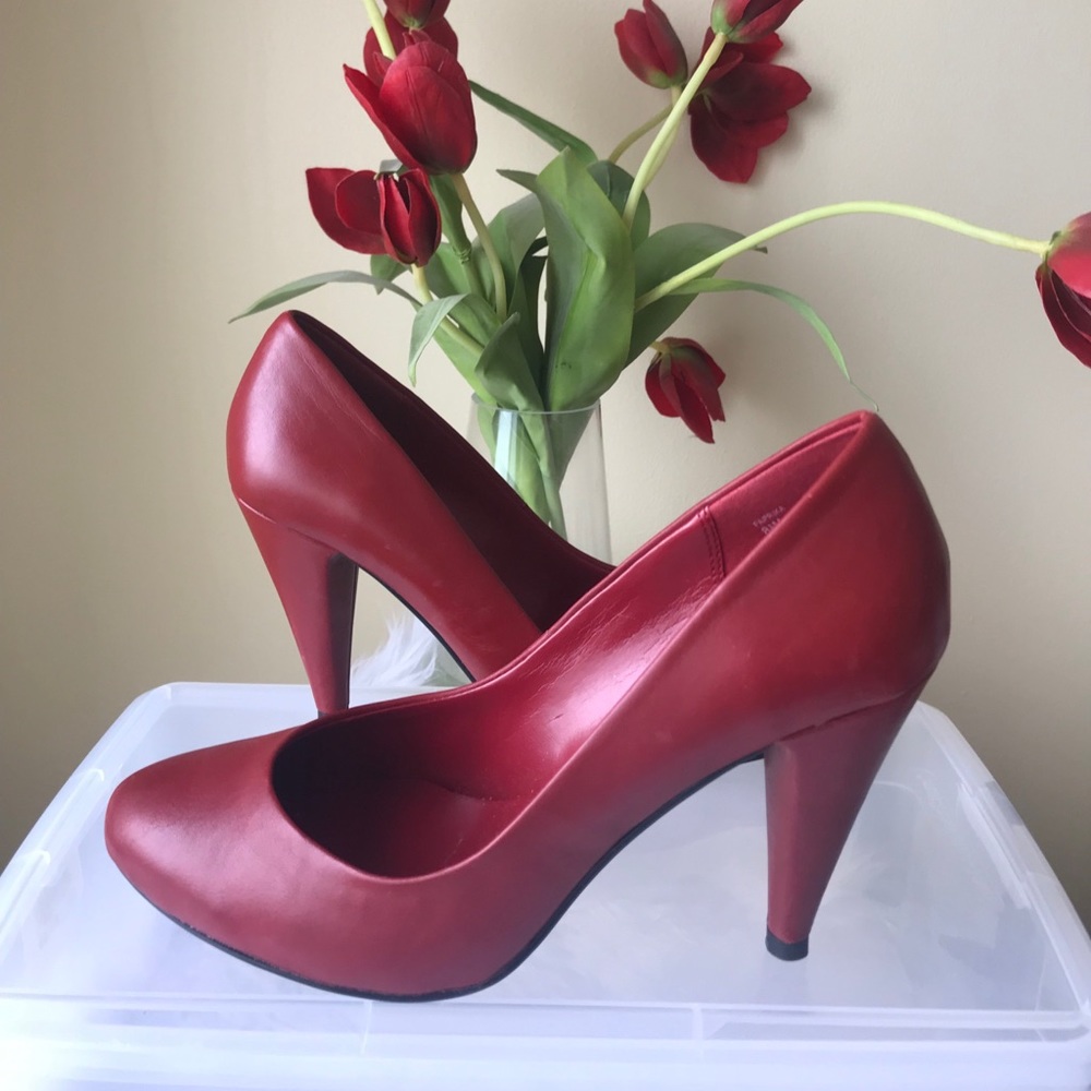 ❤️HOST PICK!!!❤️ New M.P.S. Hills size 8.5